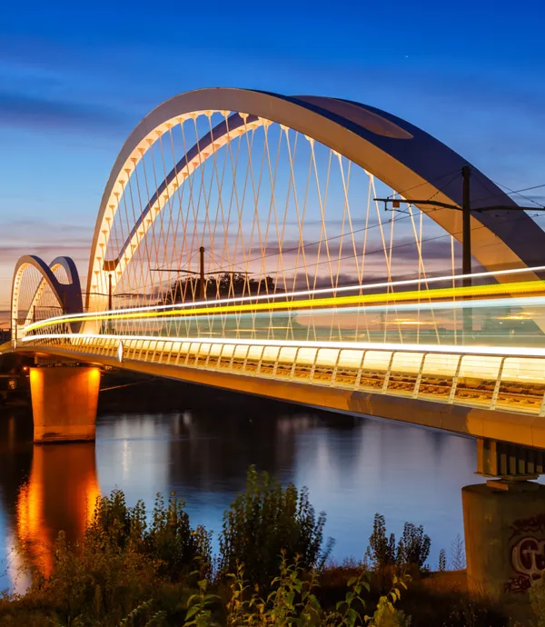 Beatus-Rhenanus-Brücke. Fotografiert bei Dämmerung.